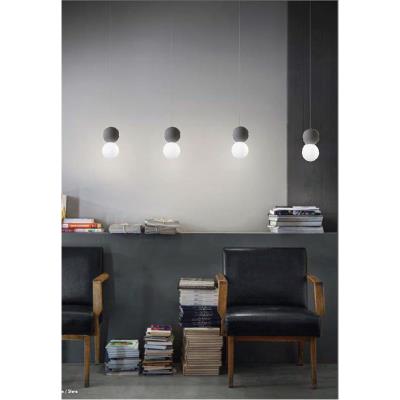 Sospensione moderna in vetro opaco unita ad una sfera grigio scuro - Sfera